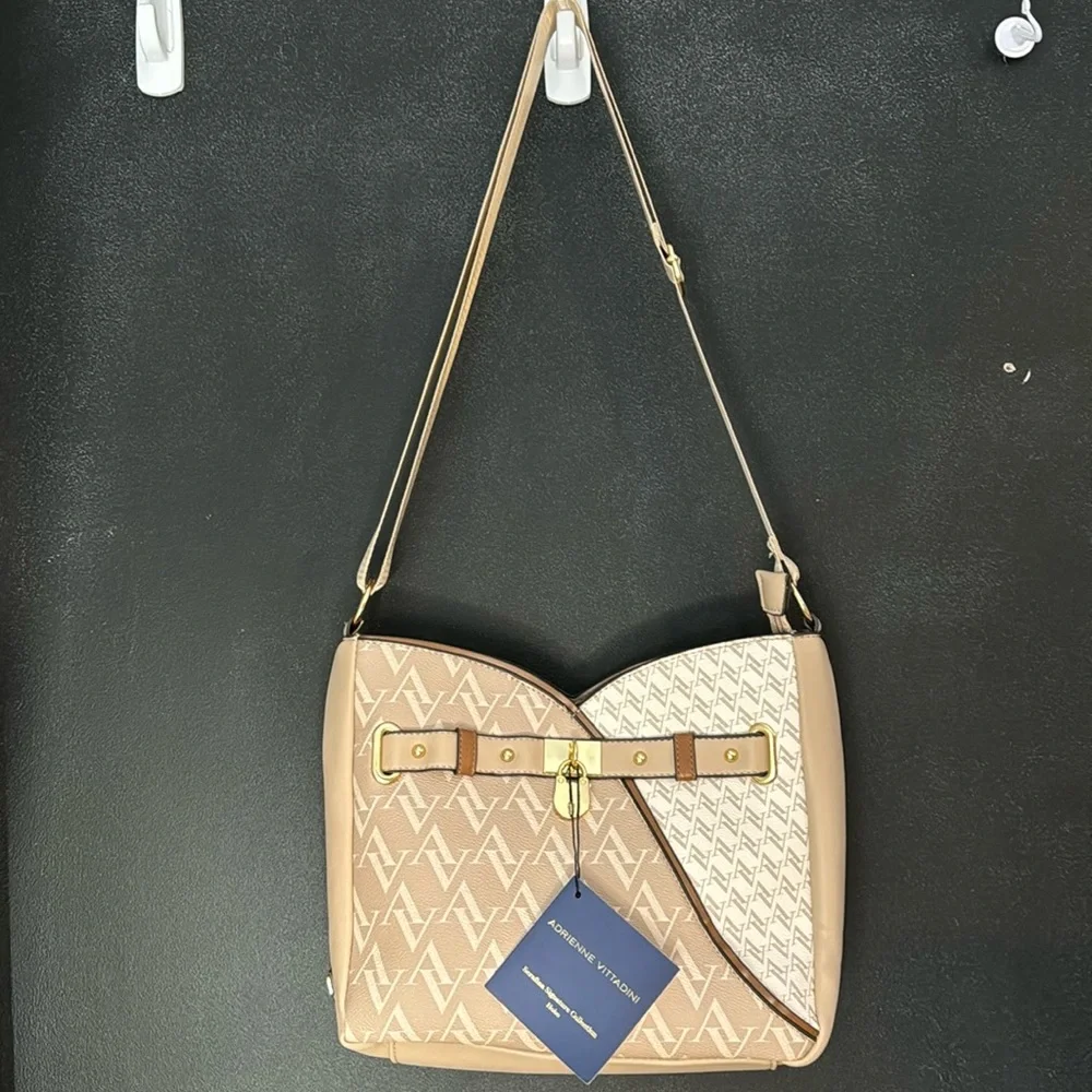 NWT Adrienne Vittadini Serafina Signature Collection Hobo Handbag in Taupe/Cream